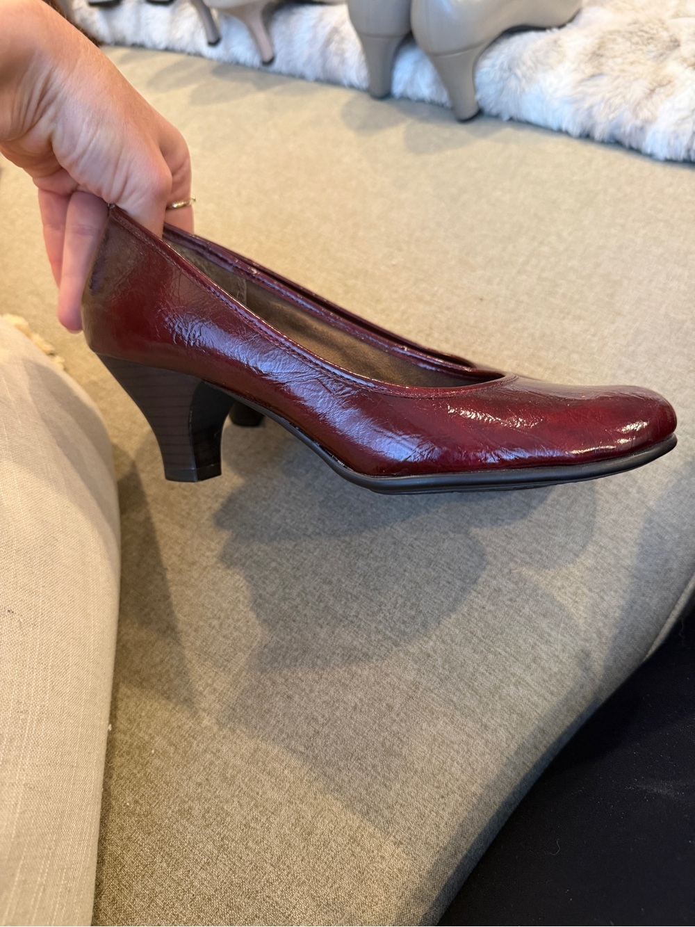 AEROSOLES Women's Wine Red Patent Leather Mid Heels